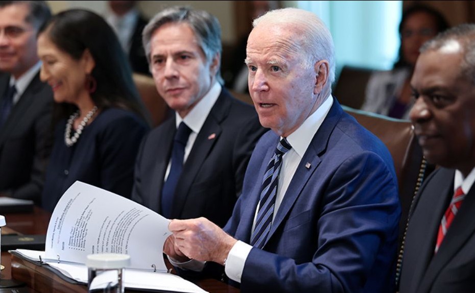 Warren Pulling Biden’s Strings?” Trump’s Crypto Czar Drops BOMBSHELL on Fox!