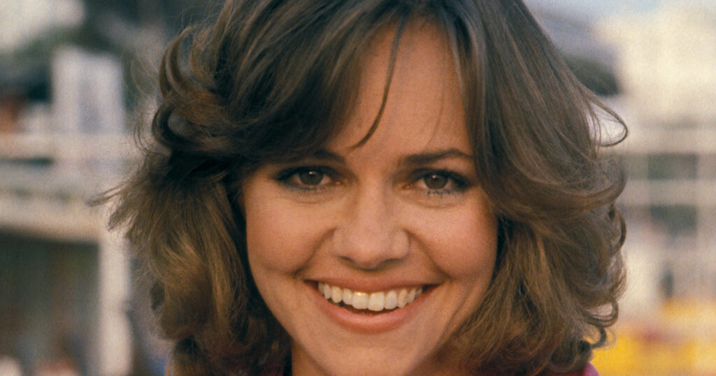 Sally Field stuns fans with her latest look at star-studded Hall of Fame event