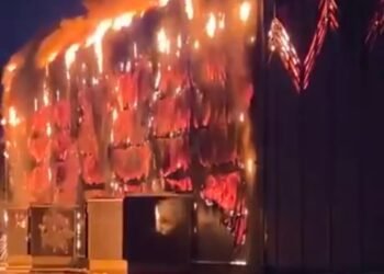 BREAKING: At least 300 homes estimated damaged or destroyed after large fire…See more