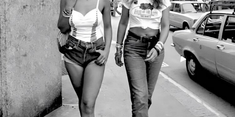 “Natural Beauty And Charm”: Photos Of Girls From The Seventies Are Simply Mesmerizing!