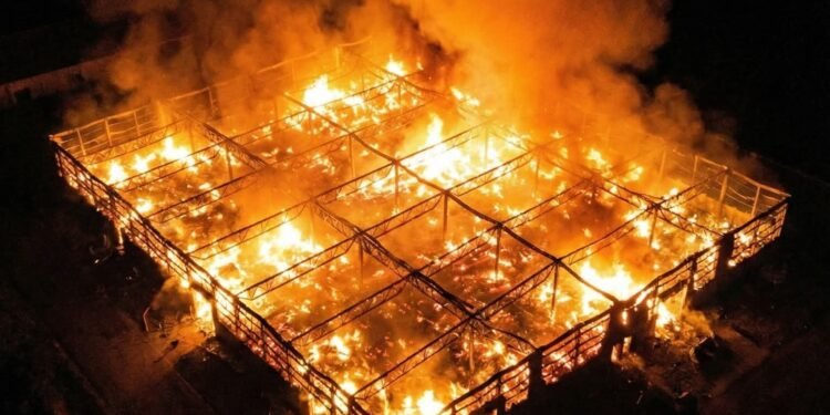 BREAKING! At least 300 homes estimated damaged or destroyed after large fire! See now