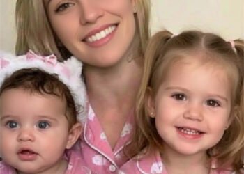 Young woman puts both daughters inside the ..
