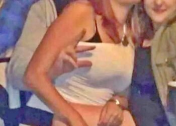 A Party Photo Went Viral for One Unexpected Reason People Didn’t Notice at First