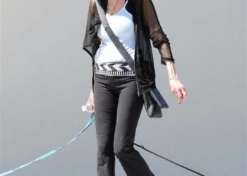 Iconic 70s actress sparks strong reactions after walking her dogs