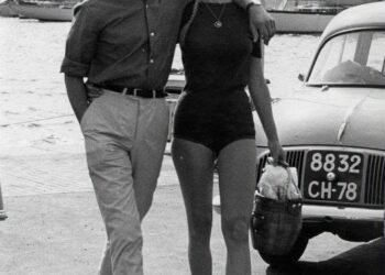 This Unedited 1960s Photo Fooled Millions — But When You Look Closer, the Truth Behind It Will Leave You Breathless